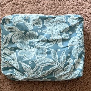 Aloha collection small
Pouch